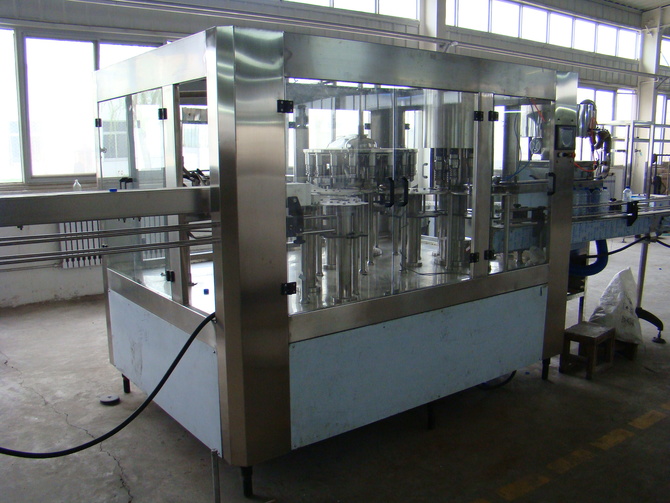 三合一小瓶水灌裝機(jī)